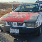 Policías Estatales aseguran taxi que había sido robado en Gómez Palacio.