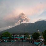 Guatemala activa alerta por potente erupción del volcán de Fuego; evacúan comunidades cercanas