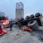 Hombre resulta lesionado tras volcadura de camión en Apodaca