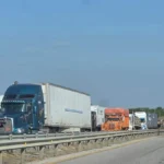 Transportistas de Tamaulipas alertan por posible impacto ante dependencia del diésel importado