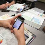Padres respaldan limitar celulares en escuelas de Nuevo León