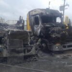 Incendio destruye un tractocamión y daña otro en Apodaca, Nuevo León