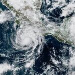 Huracán Trudy amenaza la costa del Pacífico mexicano
