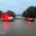 ¡Inundaciones y rescates en Nuevo León! Más de 120 vehículos quedan varados